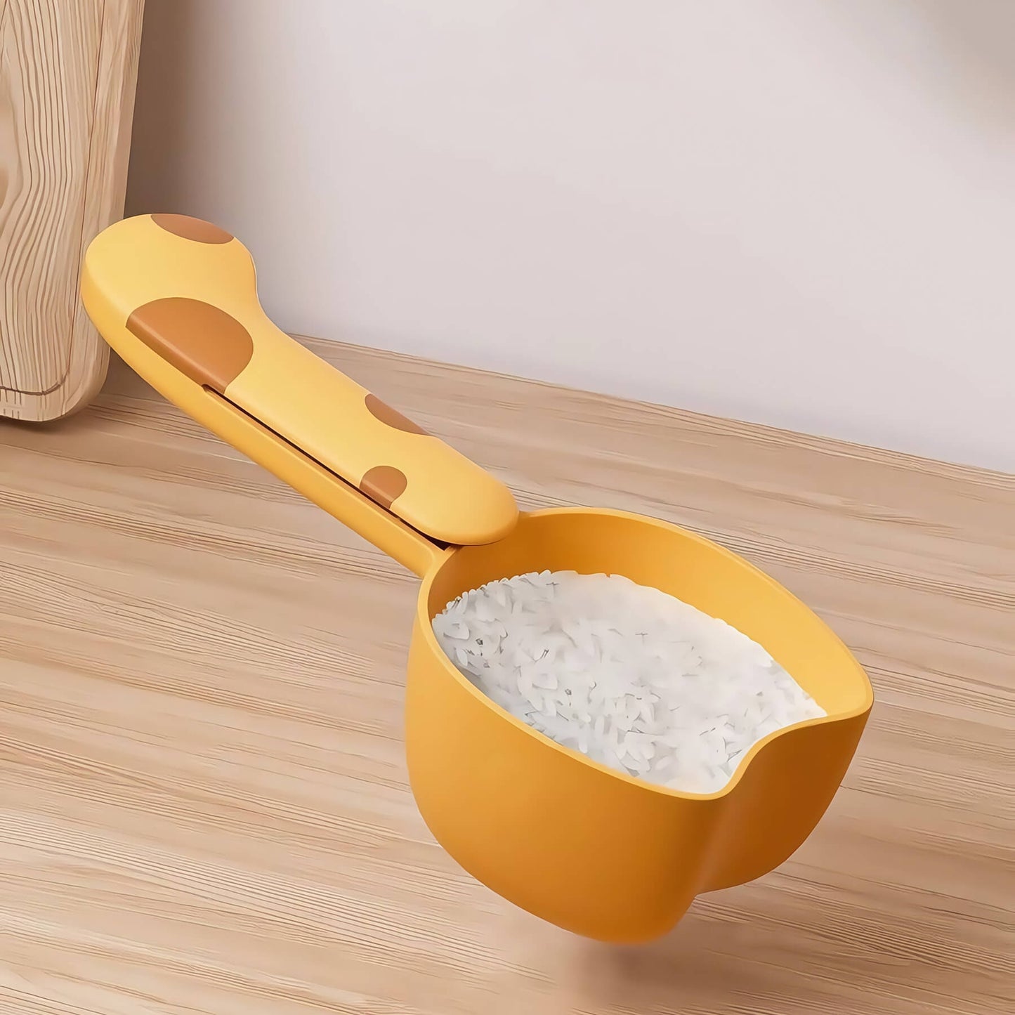 this food scoop can be used with flour and rice